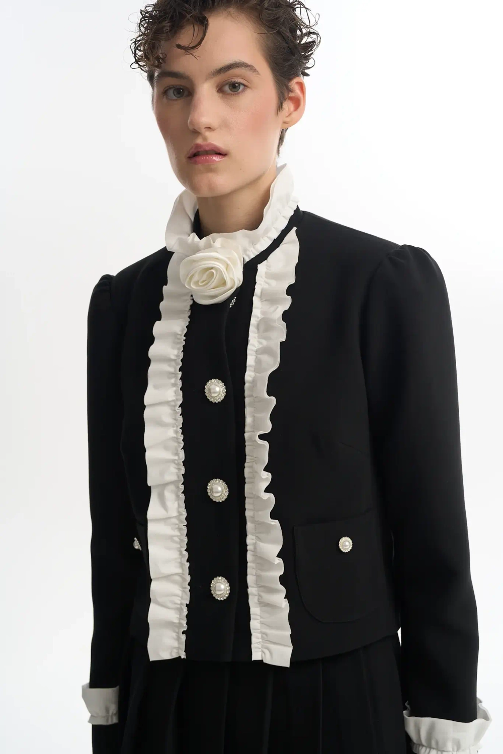 Жакет с рюшами и розой