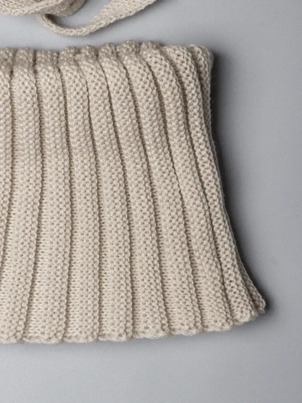 Шапка детская на осень и снуд с завязками