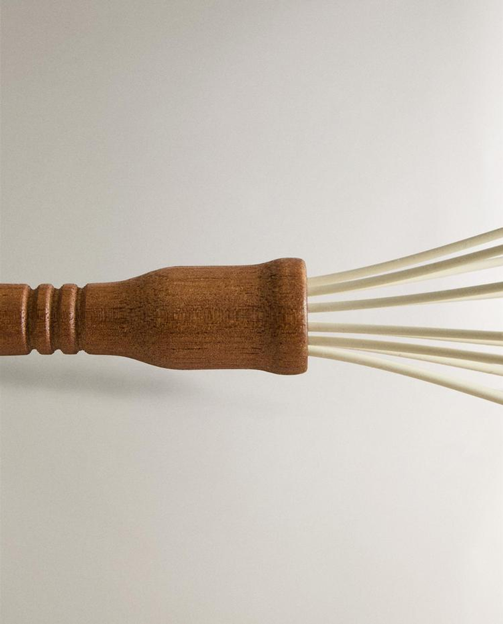 ZARA HOME КУХОННЫЙ ВЕНЧИК ИЗ СИЛИКОНА, КРЕМОВЫЙ