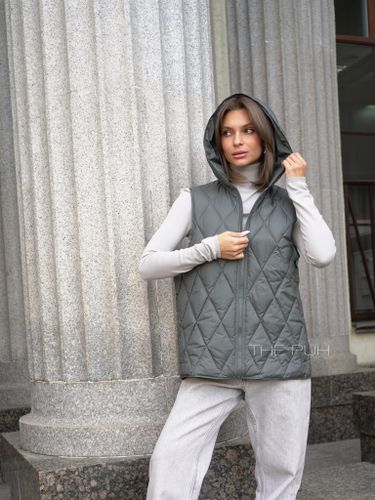 Графитовый утепленный жилет с капюшоном