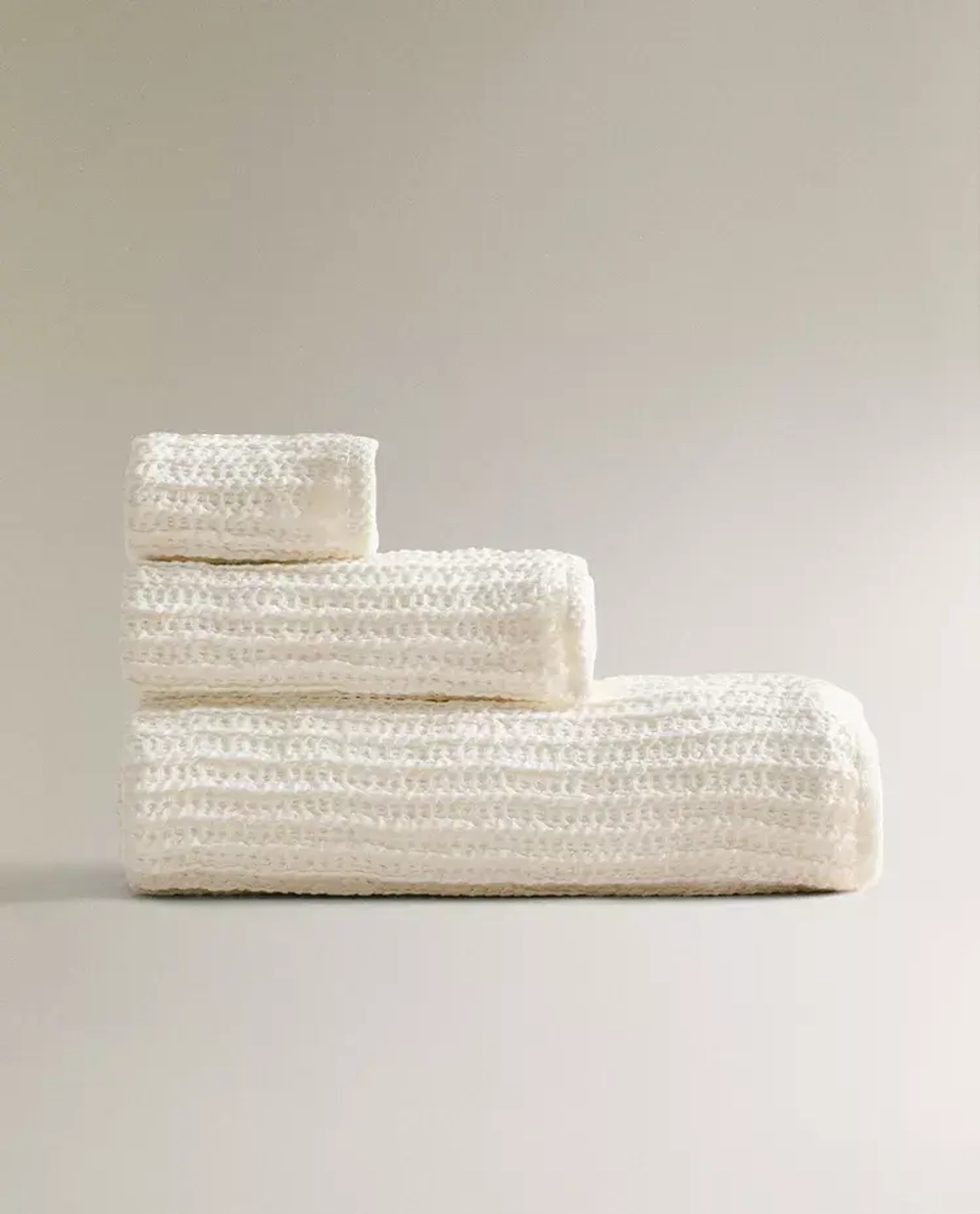 ZARA HOME ВАФЕЛЬНОЕ БАННОЕ ПОЛОТЕНЦЕ С ОДНОТОННОЙ КАЙМОЙ, ЦВЕТ СЛОНОВОЙ КОСТИ