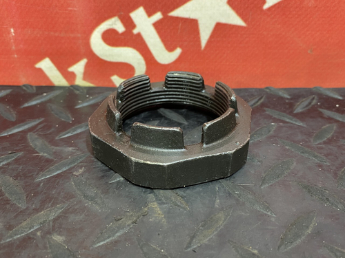 Гайка передней ступицы