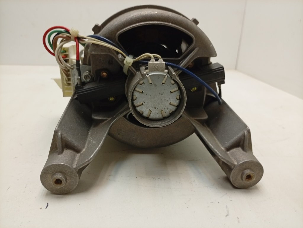 FCS800C кт34 Двигатель для стиральных машин Electrolux AEG Zanussi (8 контактов) 1247010026 б/у