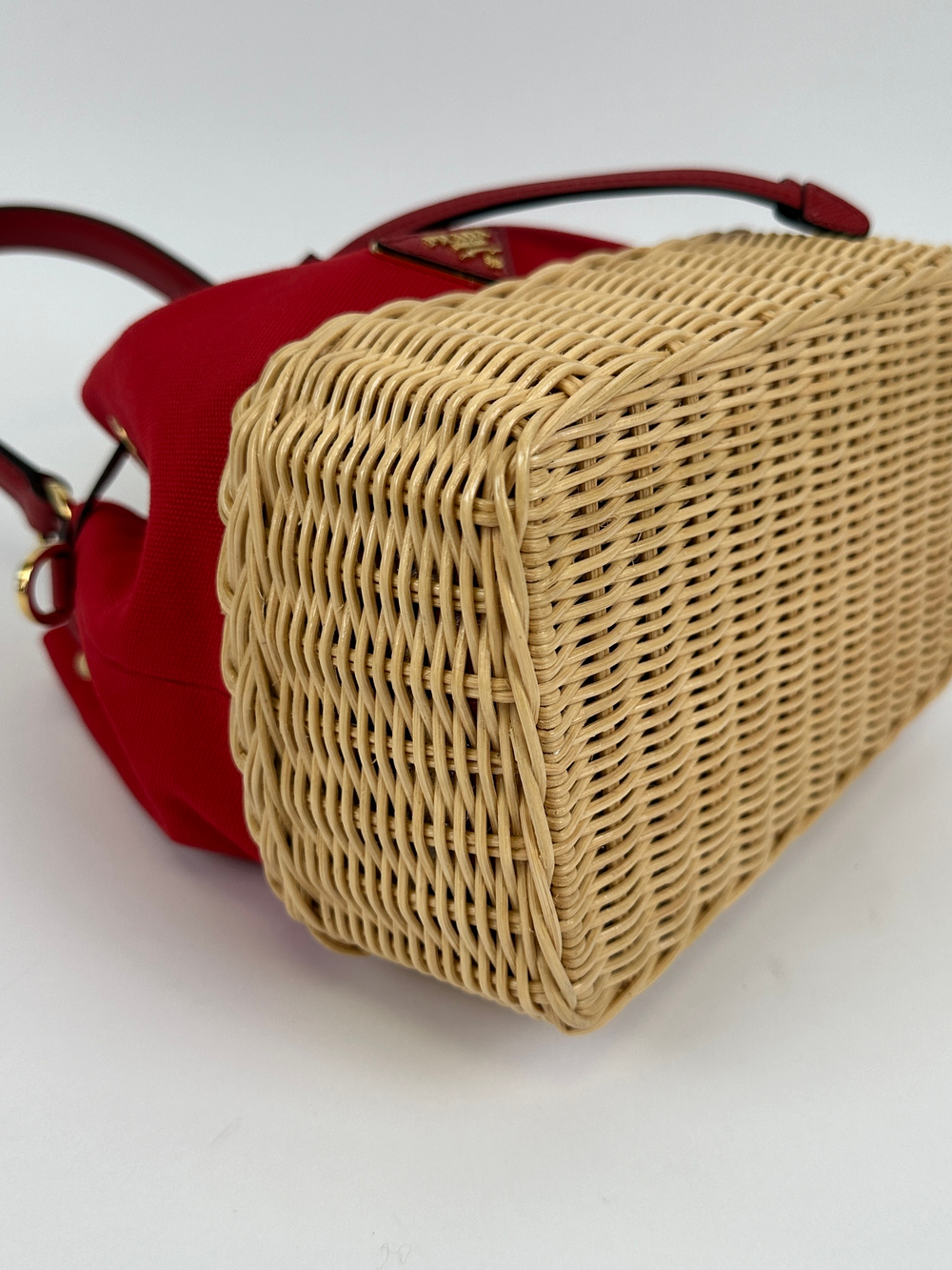 Сумка Prada Bucket Bag in Wicker and Canvas