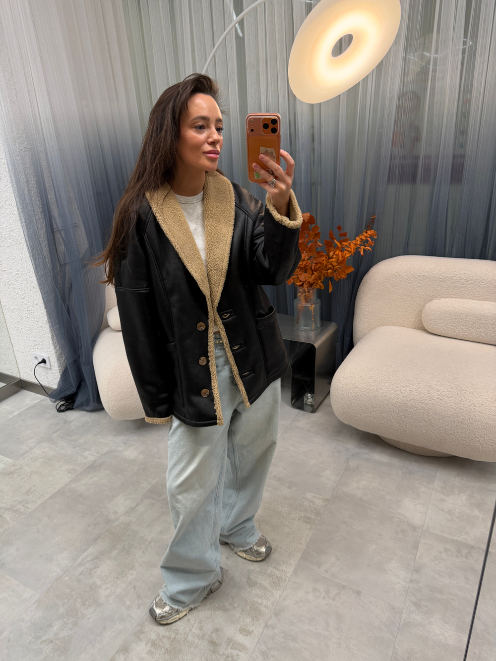 Дубленка из искусственного меха черная