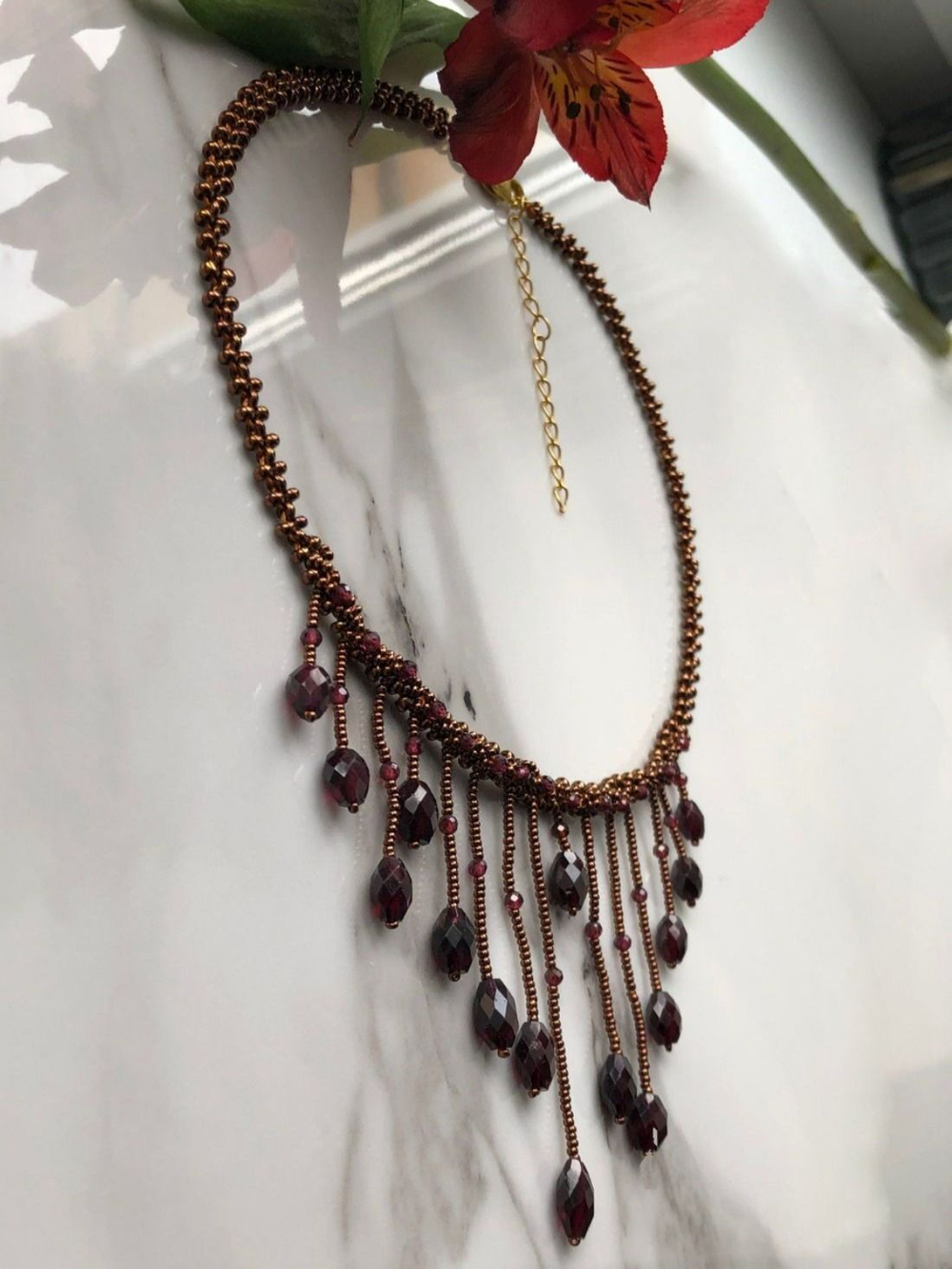 Колье из бисера ручной работы с камнем Гранат (гессонит)