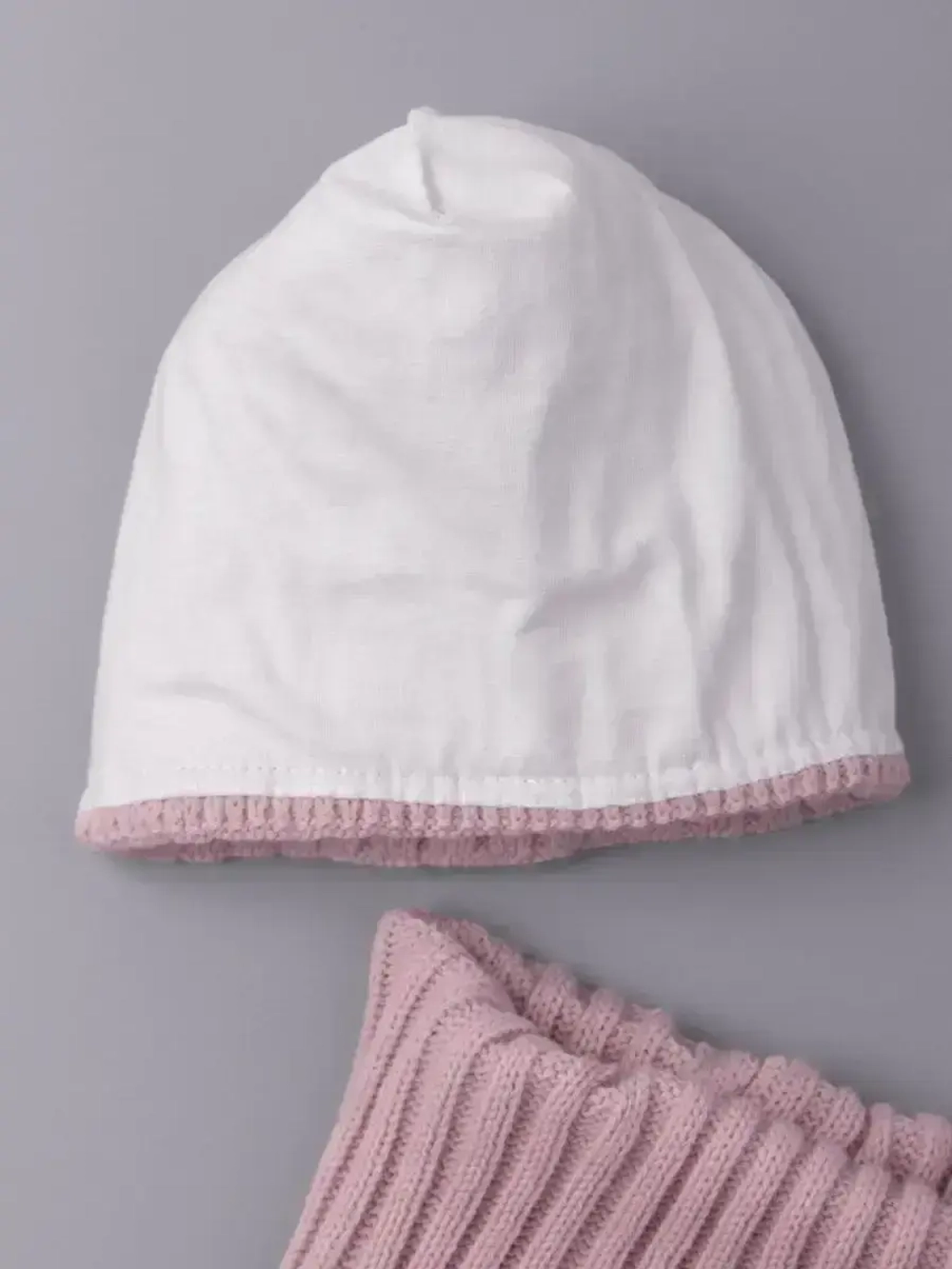 Шапка для девочки осенняя c ушками и снуд