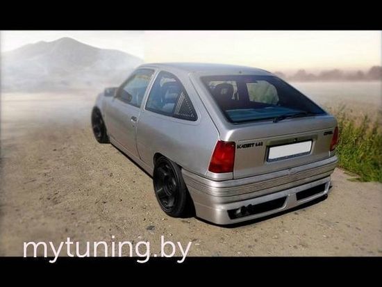 Накладка заднего бампера Opel Kadett