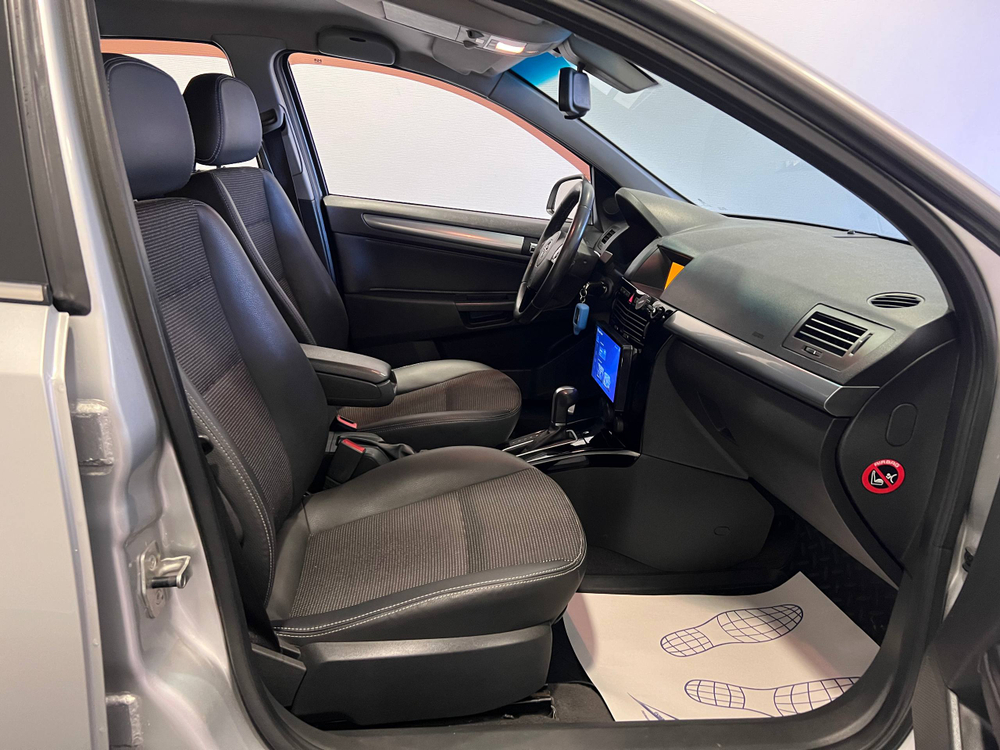 Opel Astra Family, 2012 год