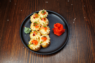 Ролл запеченный с лососем Легенда