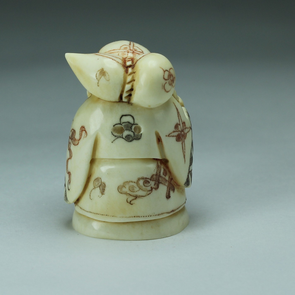 Нэцкэ Фукурокудзю с тыквой горлянкой и корзиной рыбы