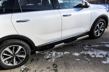 Пороги стальные Kia Sorento Prime (2017-2020) d76 с проступями (серебристые)