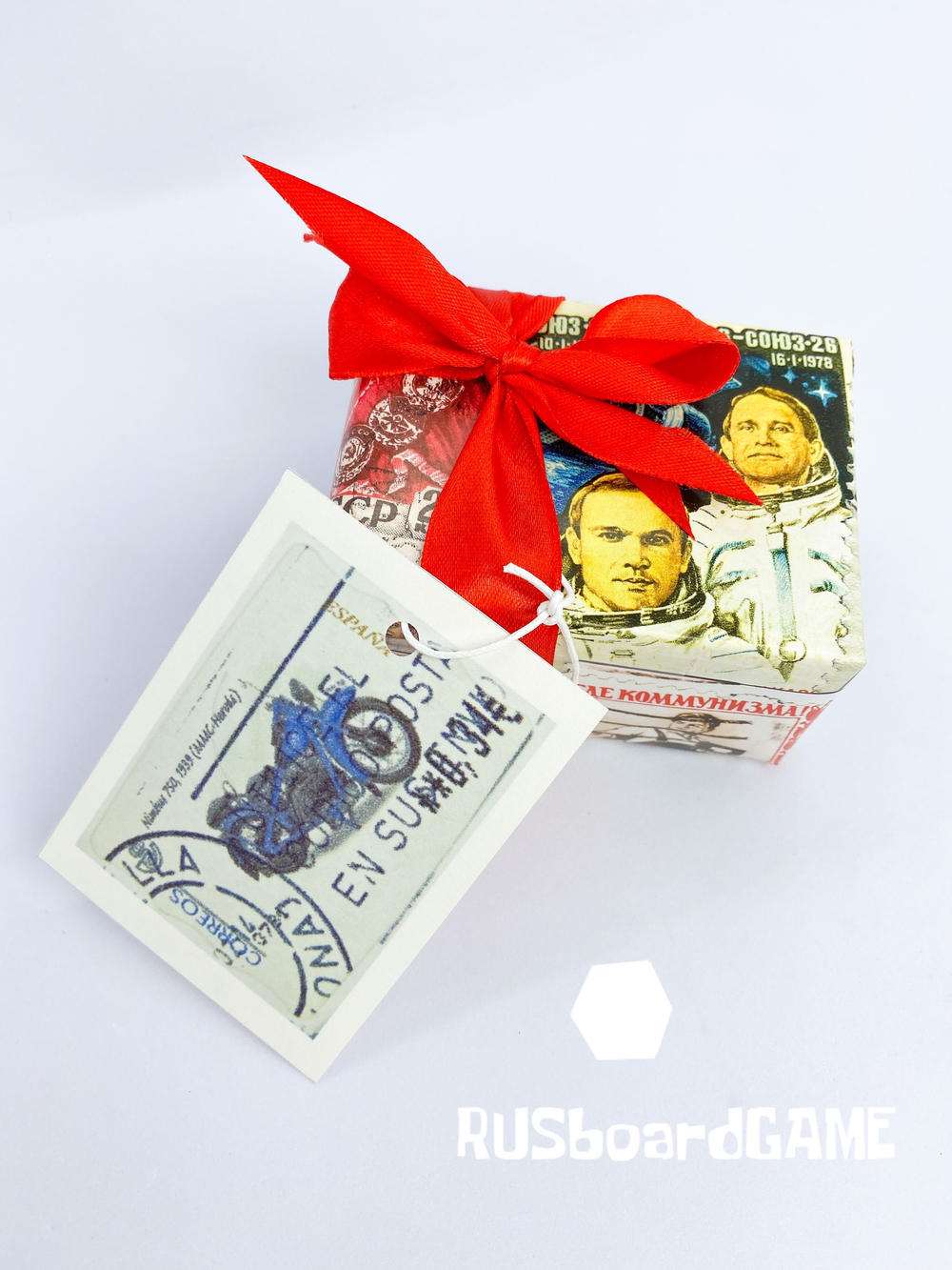 Подарочная упаковка "Марки"