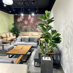 5.23. Искусственные растения в кашпо для мебельного салона.