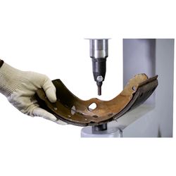 KraftWell (KRW300E) Станок для наклепки накладок на тормозные колодки (электро)