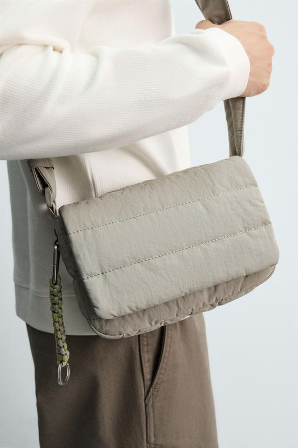 ZARA СТЕГАНАЯ НЕЙЛОНОВАЯ СУМКА, СЕРЫЙ