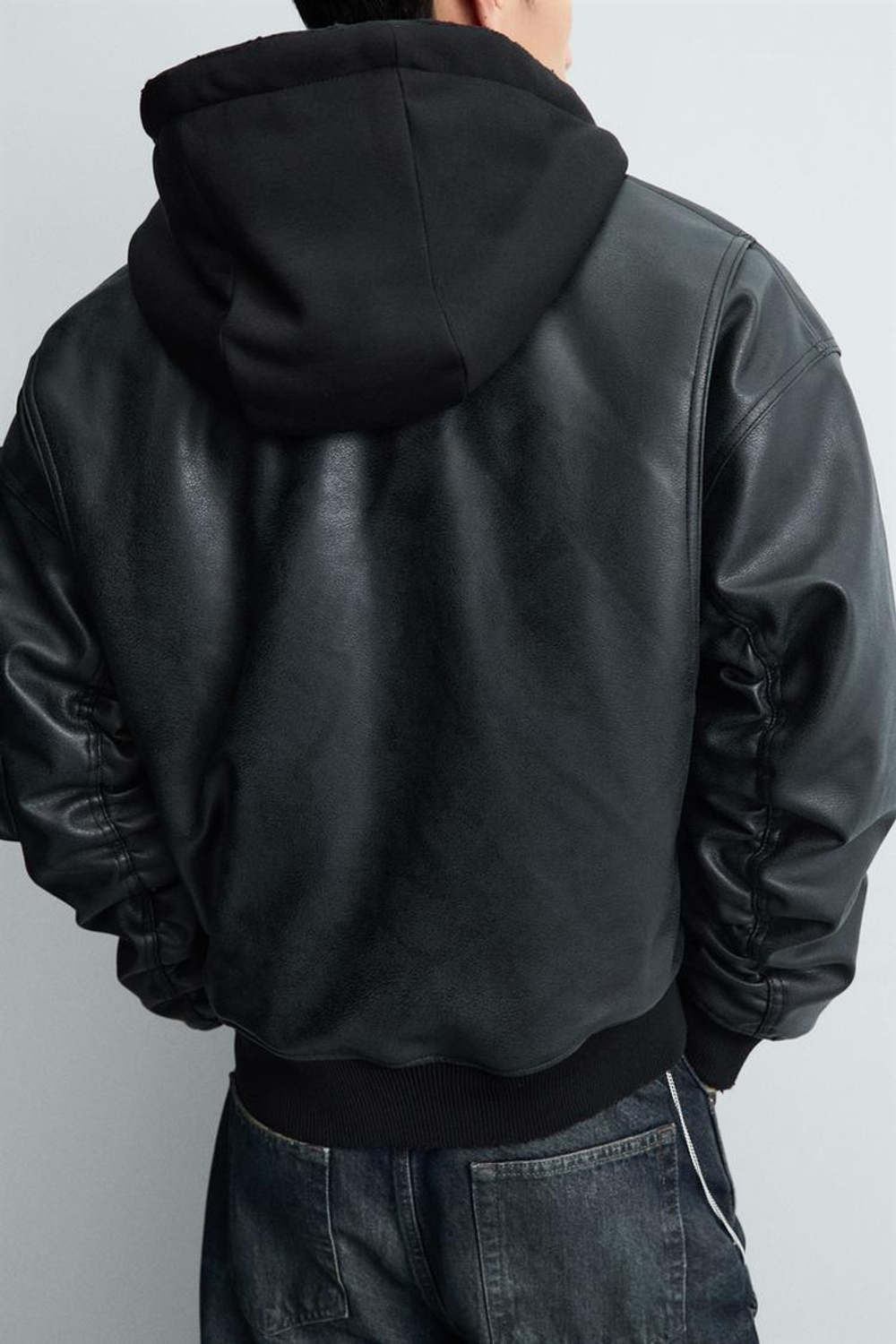 ZARA КОМБИНИРОВАННАЯ КУРТКА ИЗ ИСКУССТВЕННОЙ КОЖИ С КАПЮШОНОМ, ЧЕРНЫЙ