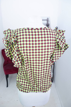 Блузка в яркую клетку, визуально на 44 размер