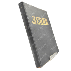 Ленин: Альбом. Сто фотографических снимков / сост. В. Гольцев. М.; Л.: Госиздат, 1927.