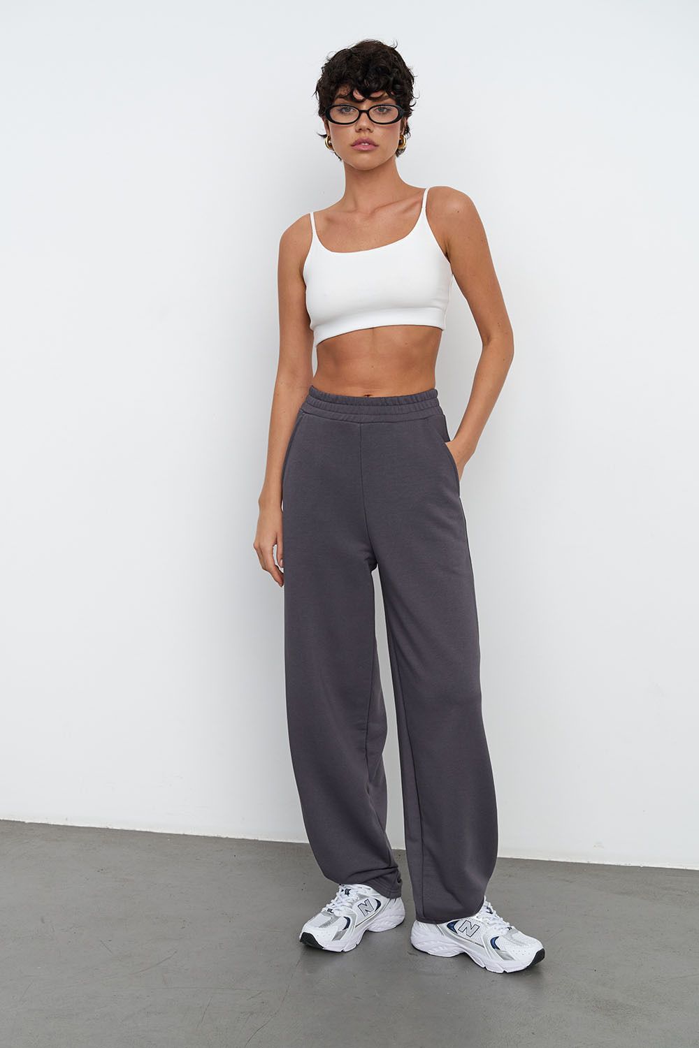 Джоггеры бананы без начеса из премиум футера цвета антрацит