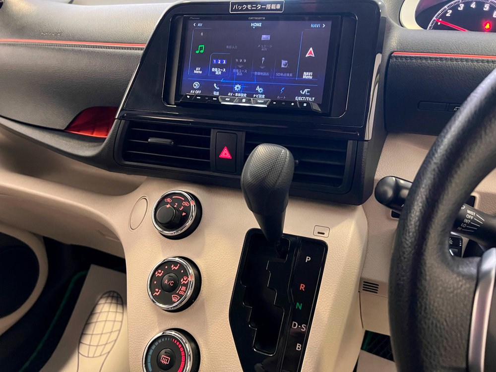 Toyota Sienta, 2018 год