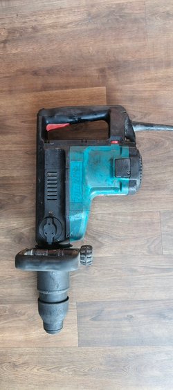 Перфоратор Makita HR5001C