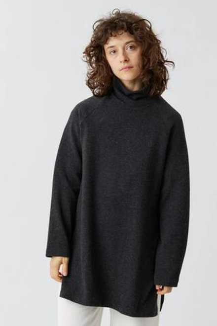 Свитер с разрезами и стойкой темно-серого цвета