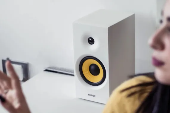 Edifier R1080BT White