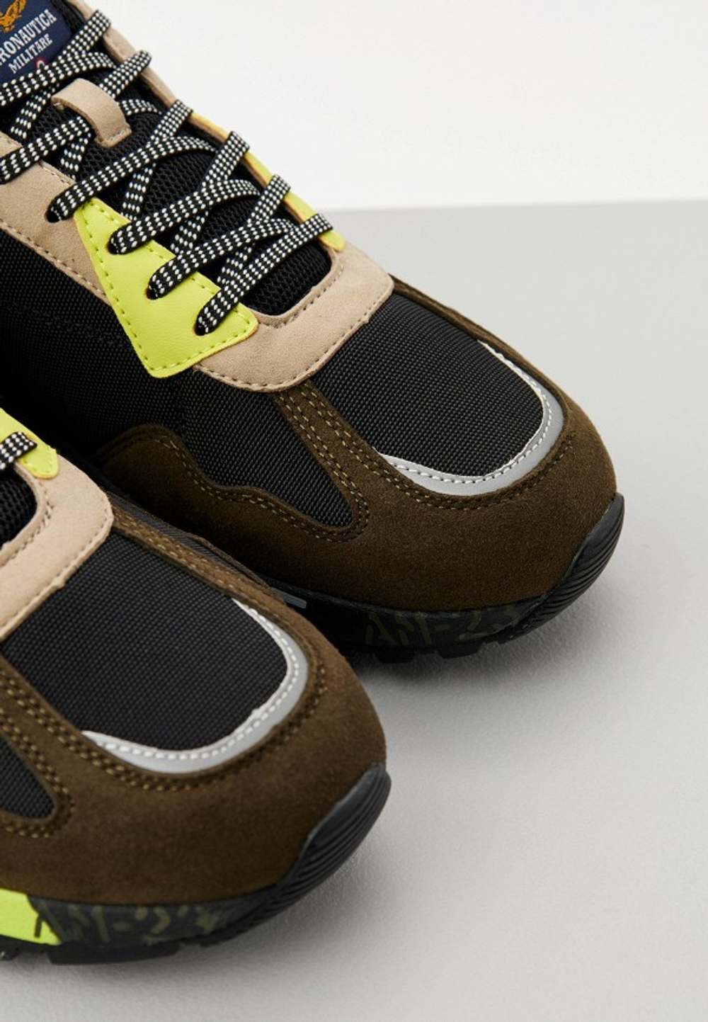 Кроссовки муж. Aeronautica 276 черно-зеленые