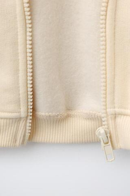 ZARA ХУДИ С НАШИВКОЙ ПЭЧВОРК, ЦВЕТ СЛИВОЧНОГО МАСЛА