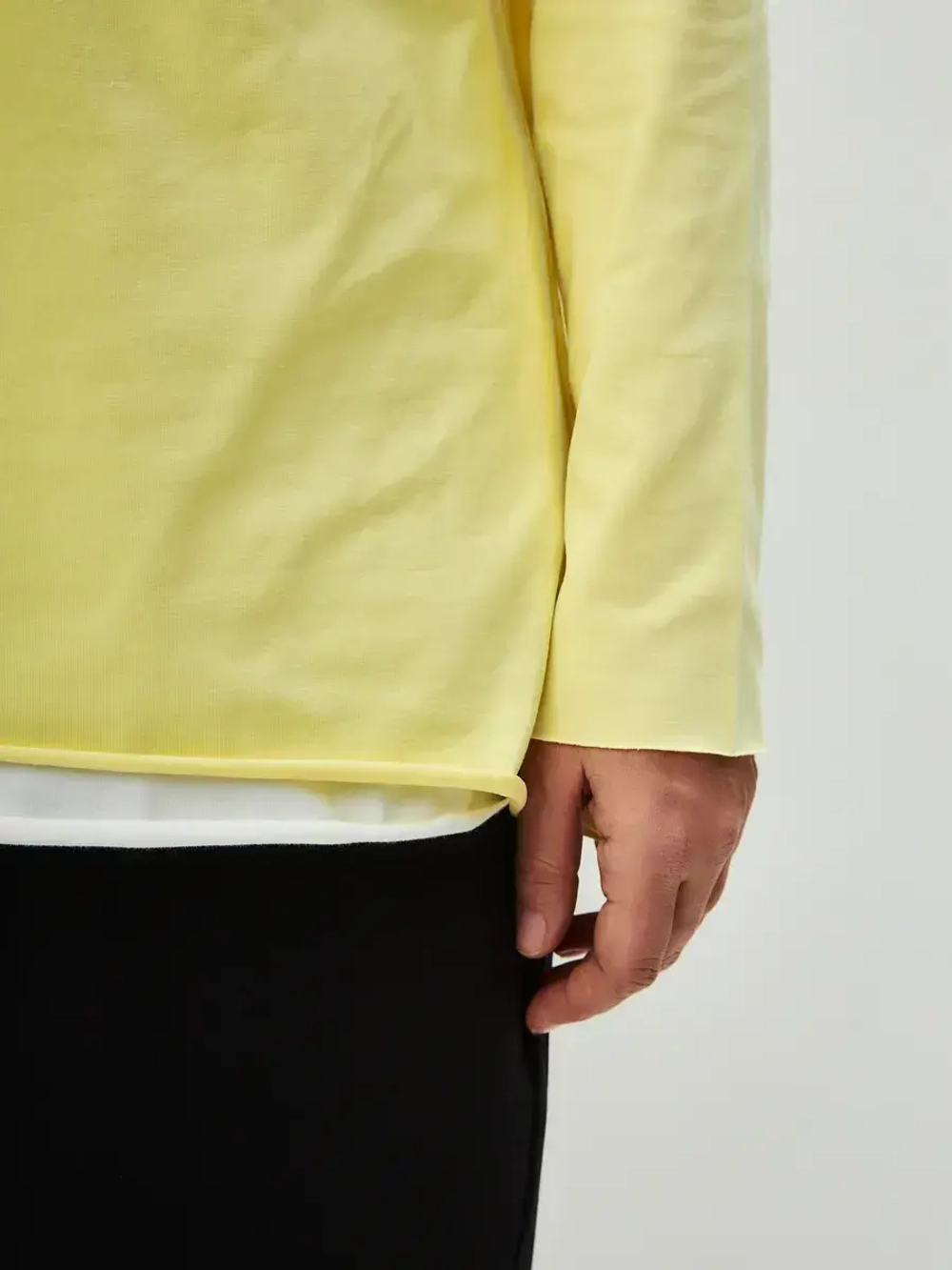 Лонгслив оверсайз с вырезом лодочка