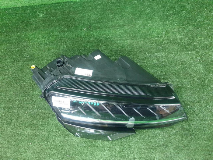 Фара правая Skoda Karoq (2017-2021) LED