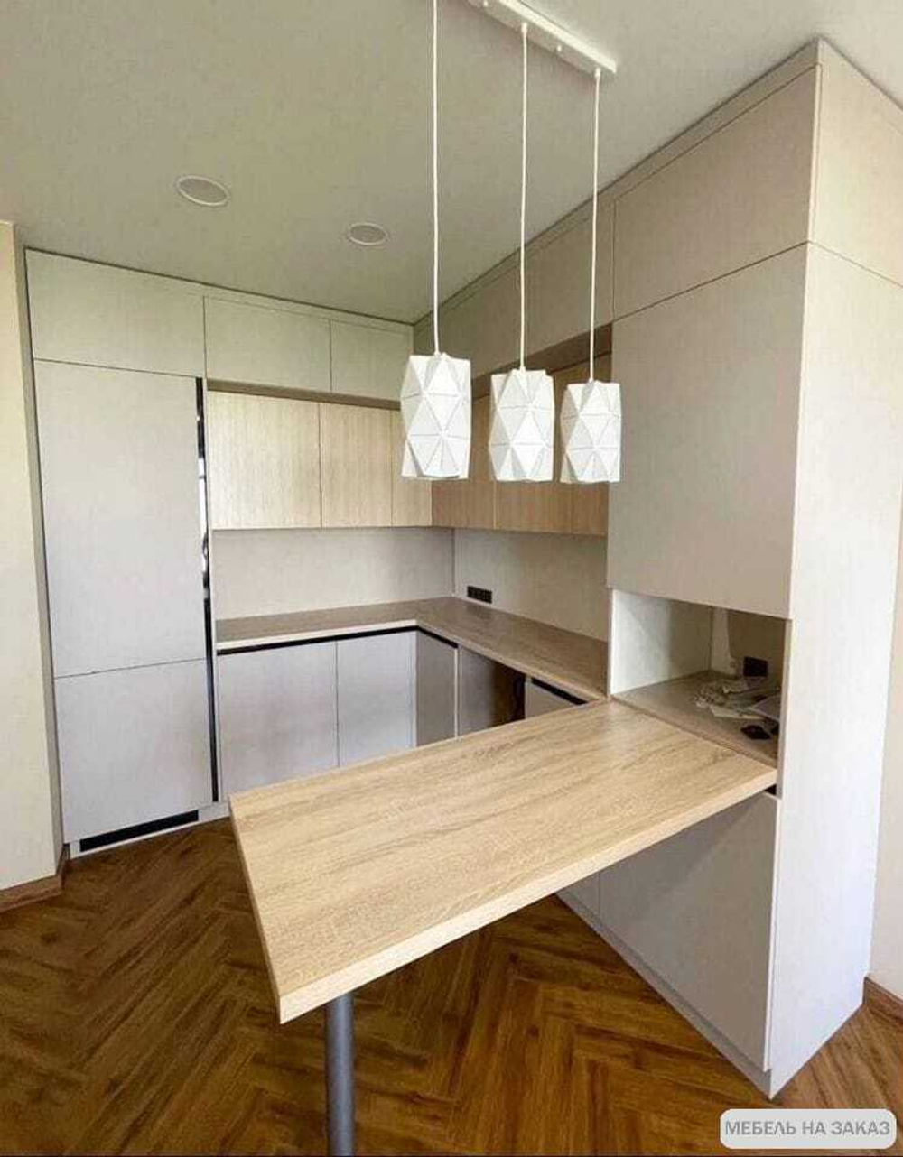 Светлая кухня В потолок