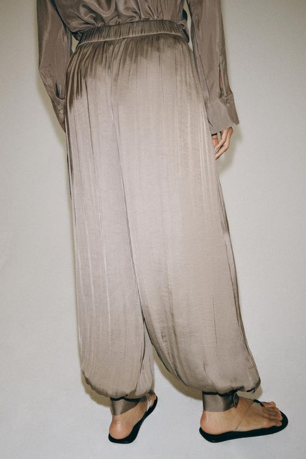 ZARA АТЛАСНЫЕ БРЮКИ-БАЛЛОНЫ — ZW COLLECTION, СЕРО-КОРИЧНЕВЫЙ