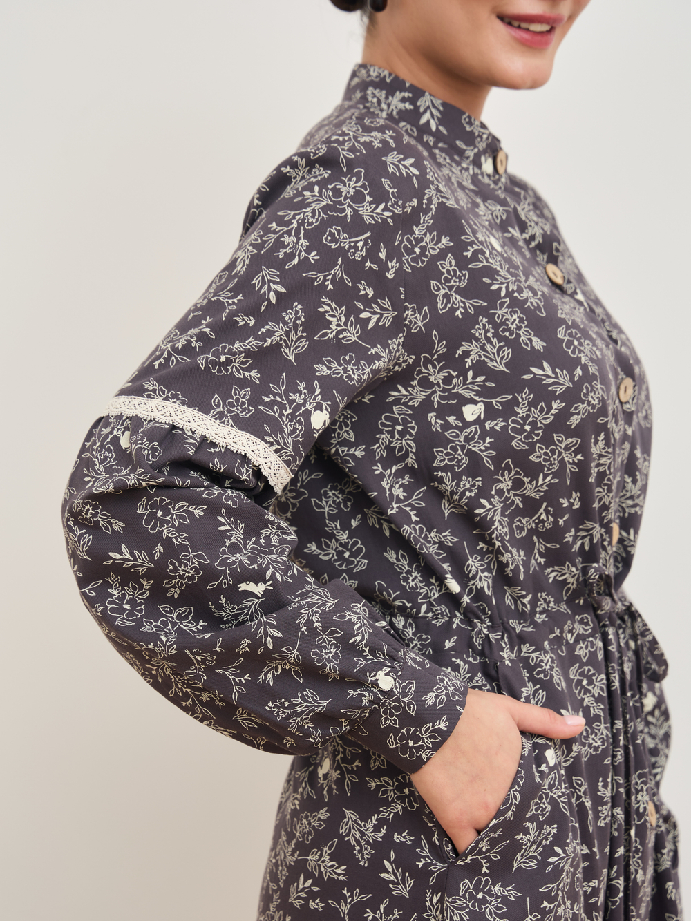 Платье-рубашка с кружевом