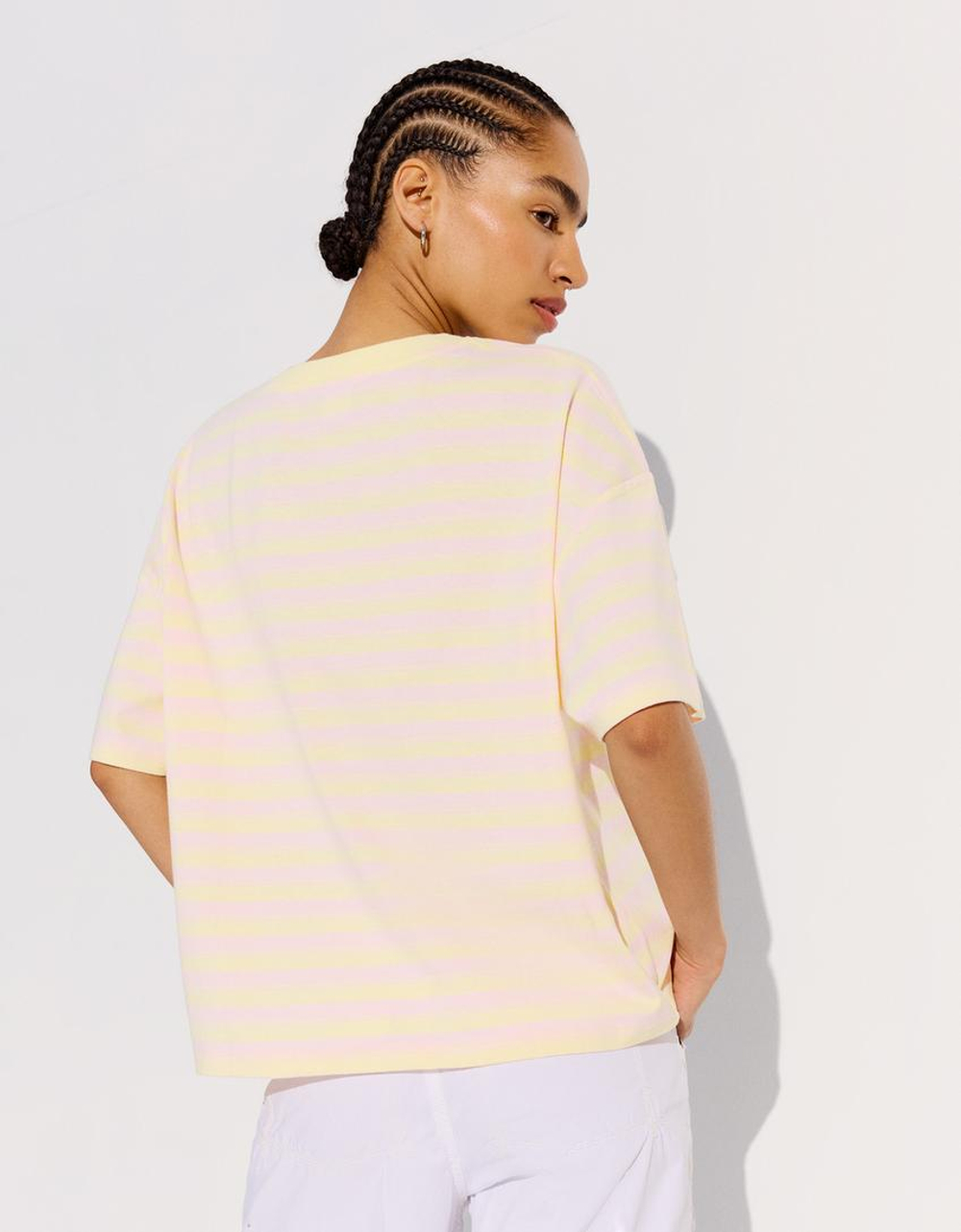 BERSHKA Футболка свободного кроя в полоску, желтый