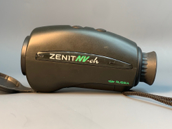 ZENIT NV-ch присутствуют пылинки внутри линзы