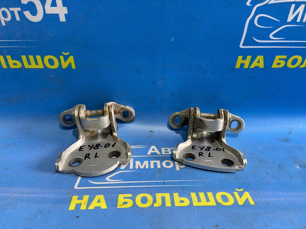 Петля двери задней левой Honda PARTNER 1999