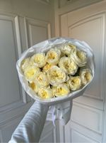 Монобукет из кустовой пионовидной розы желтого оттенка