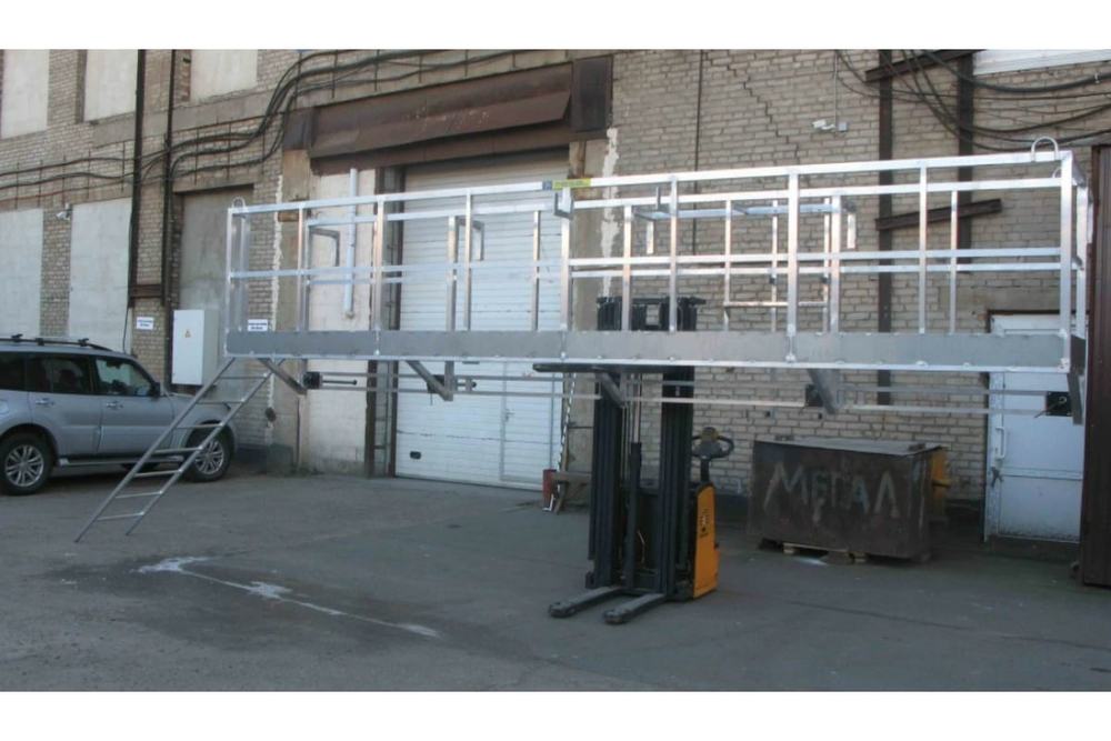 Площадка, навешиваемая на полувагон, боковая, алюминиевая MEGAL ПНПБА - 5400х900х1100 с лестницами