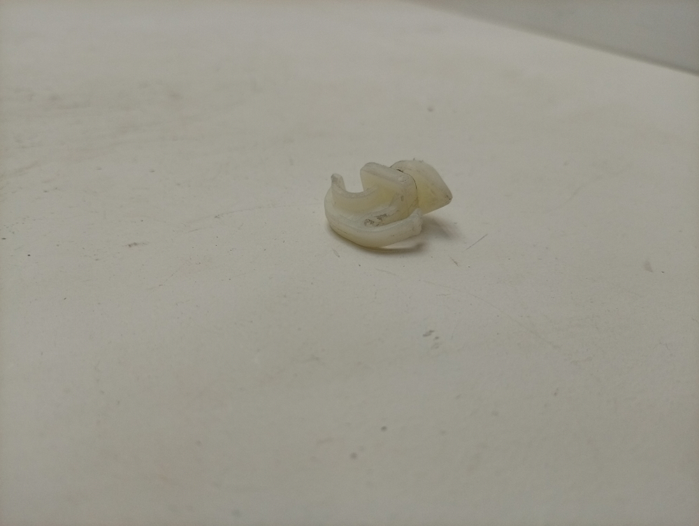 WLF24271CE/02 кт31 Фиксатор передней крышки стиральной машины Bosch б/у