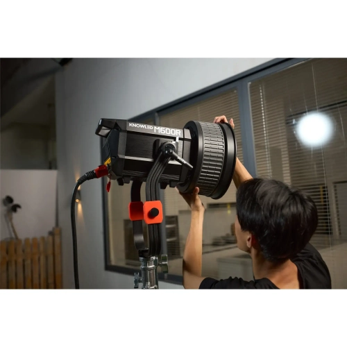 Осветитель светодиодный Godox Knowled M600R студийный