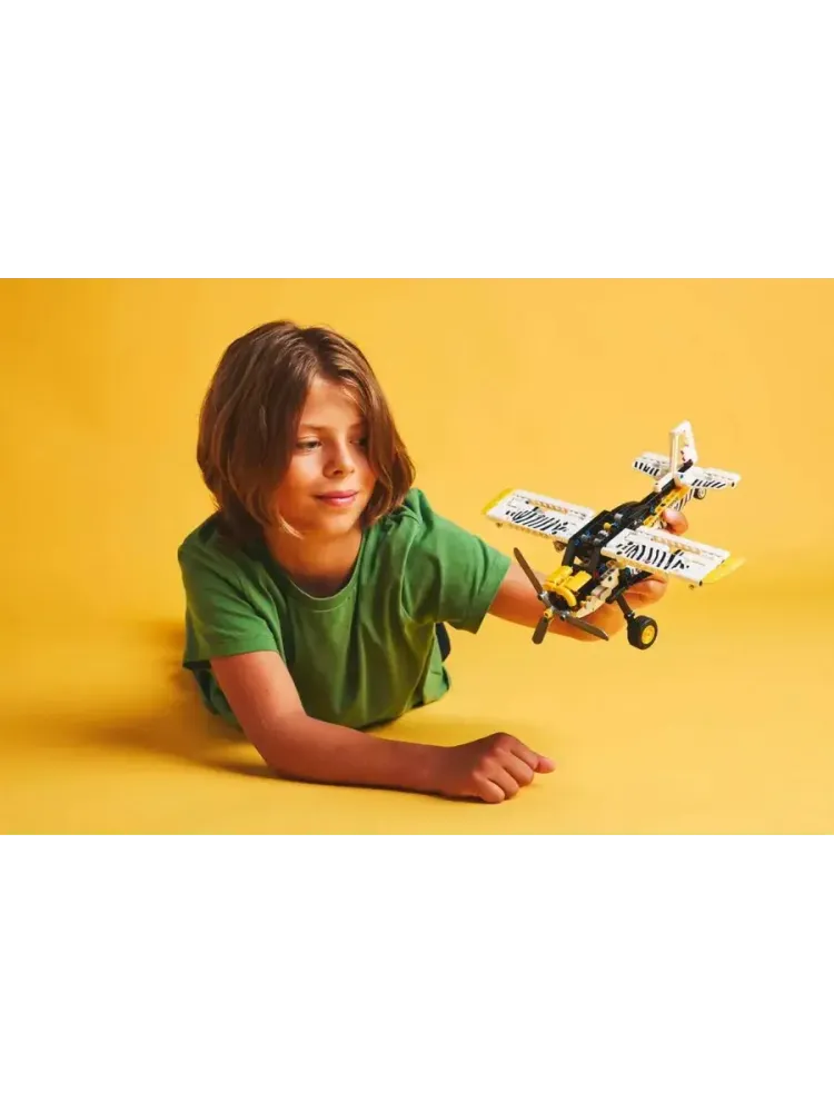 Конструктор Technic 42198 Пропеллерный самолёт