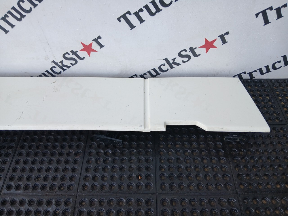 Спойлер кабины боковой левый 2023г