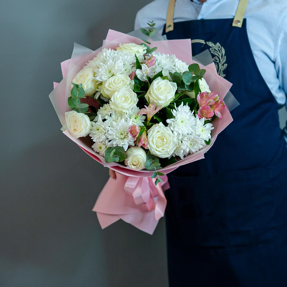 Нежный букет в розовом оформлении