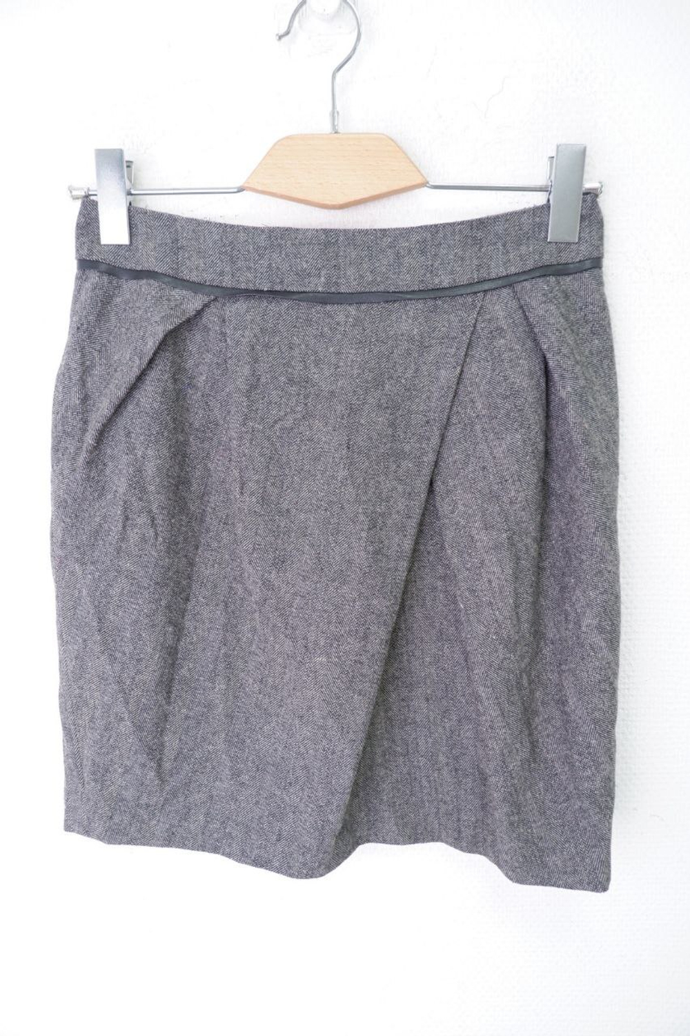 Юбка классического кроя 44 размер