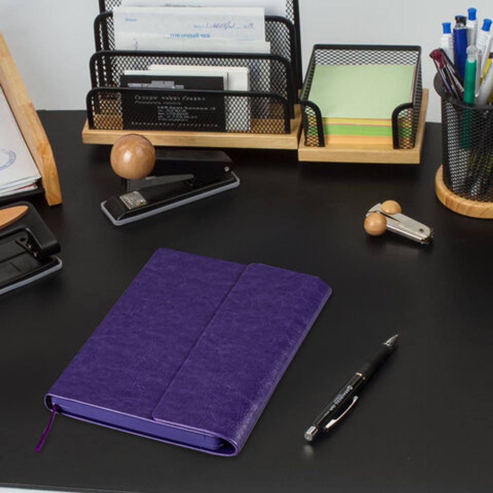 Ежедневник с магнитным клапаном недатированный, под кожу, А5, фиолетовый, BRAUBERG "Magnetic X", 113282