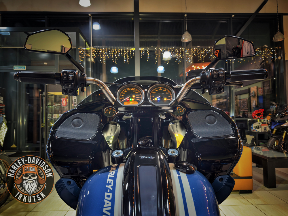 Лимитированный мотоцикл Harley-Davidson® Road Glide™ ST Fast Johnnie Enthusiast