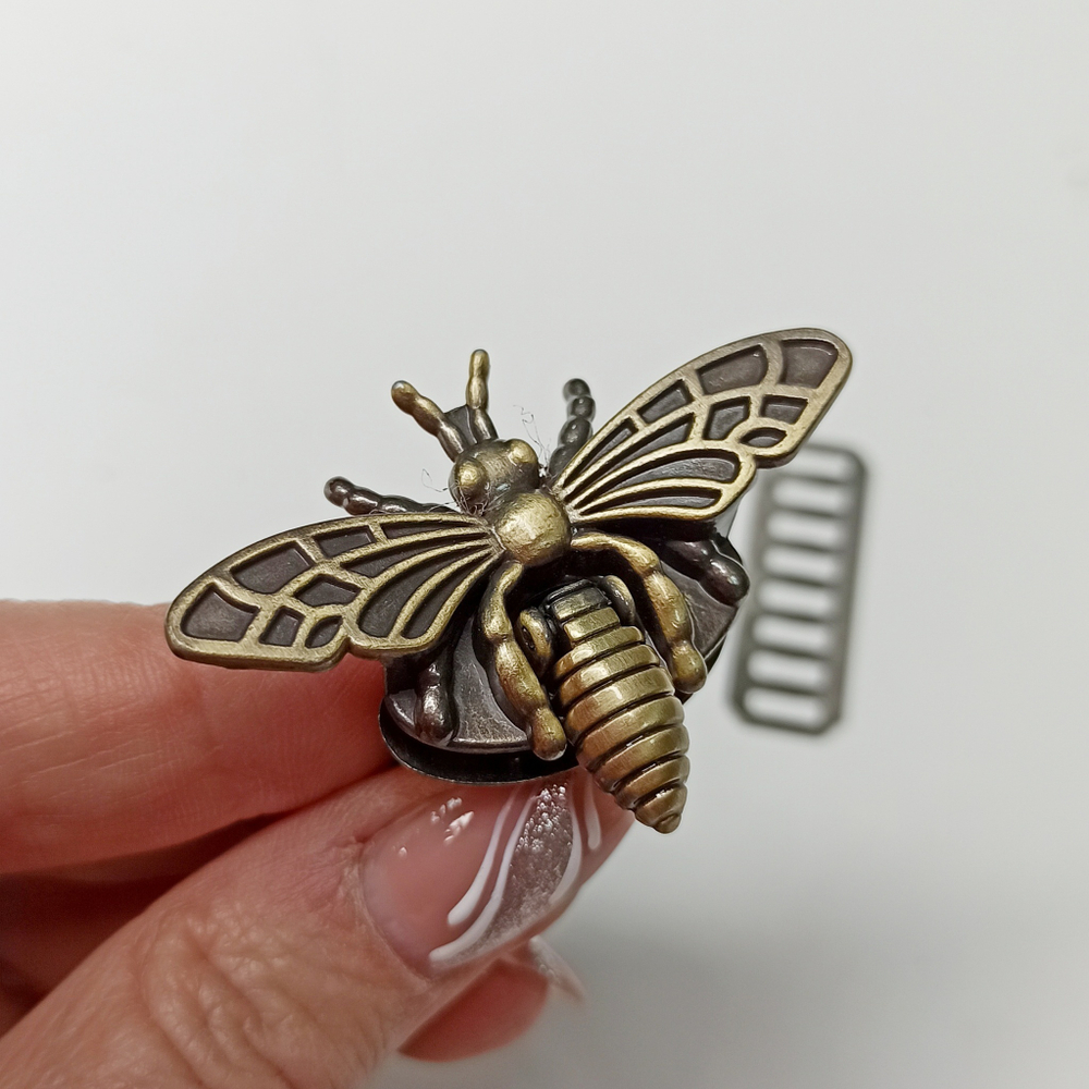 Замок вертушка  Мотылек на винтах 32*46 Антик