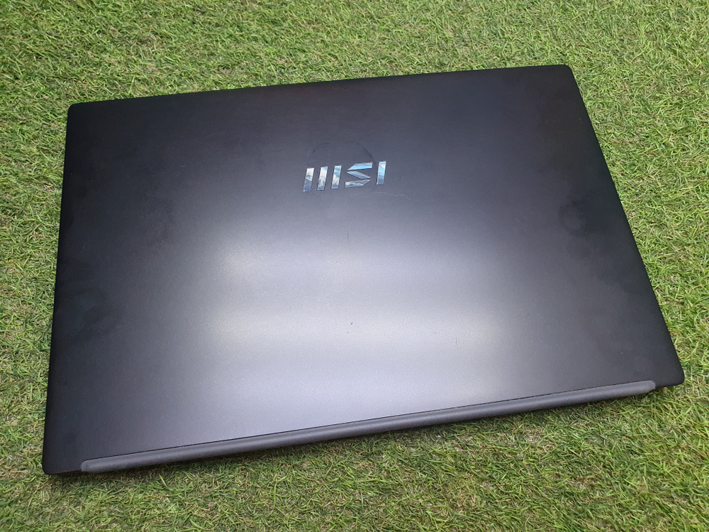 Ноутбук MSI i3-12/8Gb/FHD/Modern 15 B12M-211RU